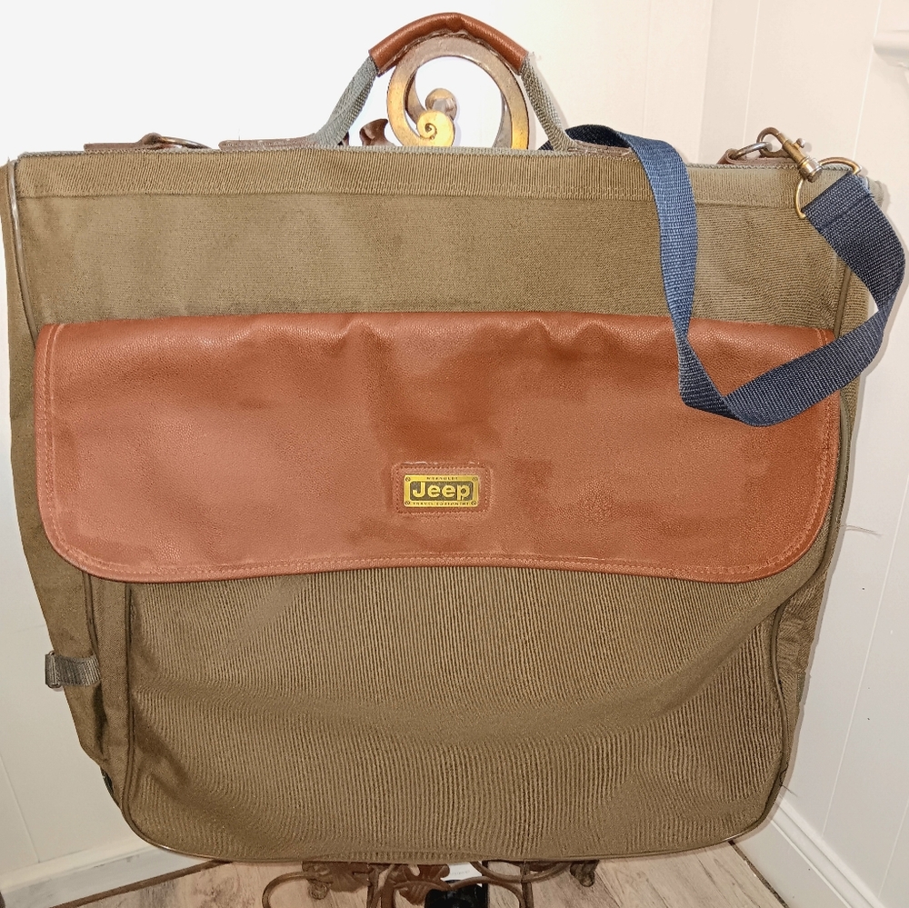 Vintage Jeep Wrangler Army Green Garment Equipment Luggage Bag